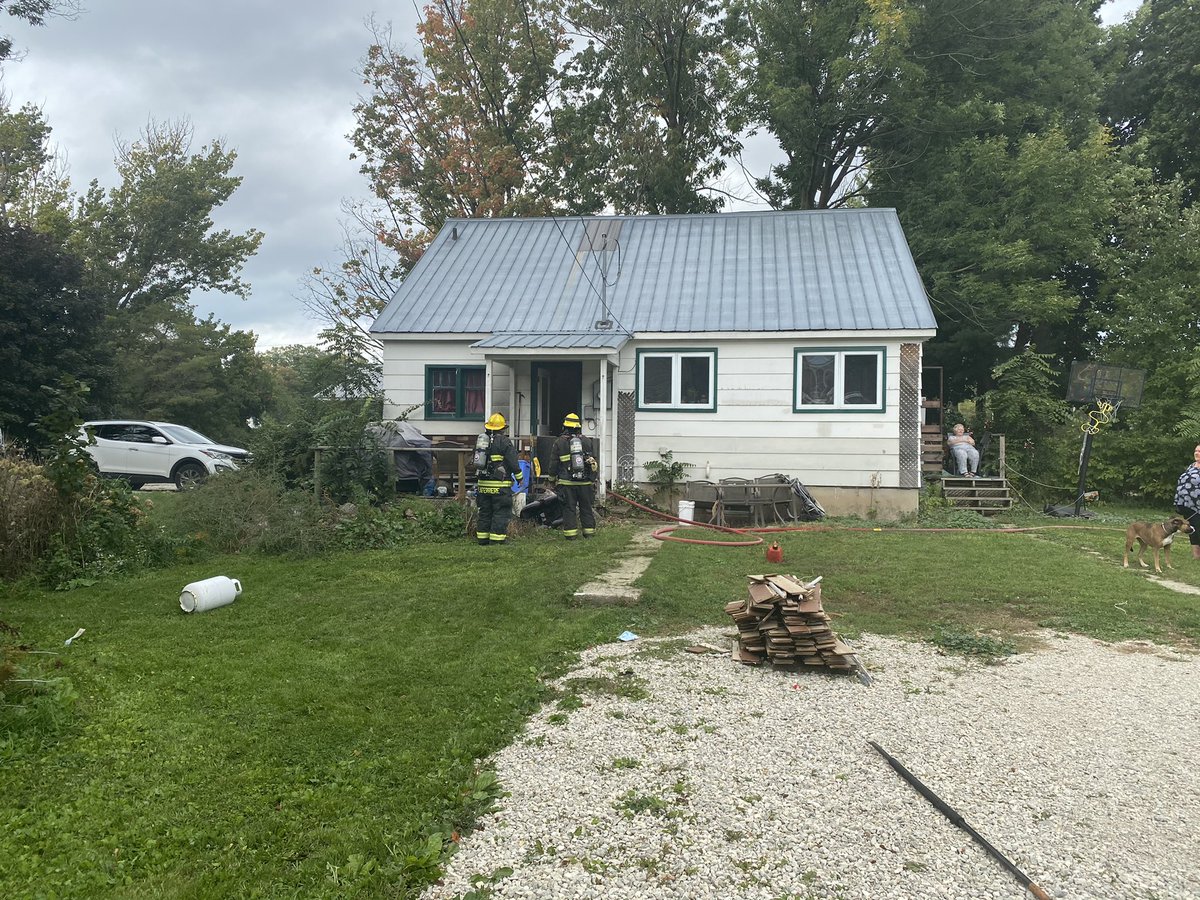 RoreePayment's tweet image. Crews operating at a structure fire on Brock St.  Quick knock down by crews.  While at medical call, P1 driver was notified of a fire in a residence around the corner.  Excellent hustle by FF’s T Payment, Ernewein and Morris.  Knocked down, ventilation in progress.