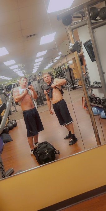 Late night gym sesh! #stayfit #gymlife #ModelStatus https://t.co/0nwbjgPI1t<a href="/tag/stayfit"class="tags">#stayfit</a><a href="/tag/gymlife"class="tags">#gymlife</a><a href="/tag/modelstatus"class="tags">#ModelStatus</a>