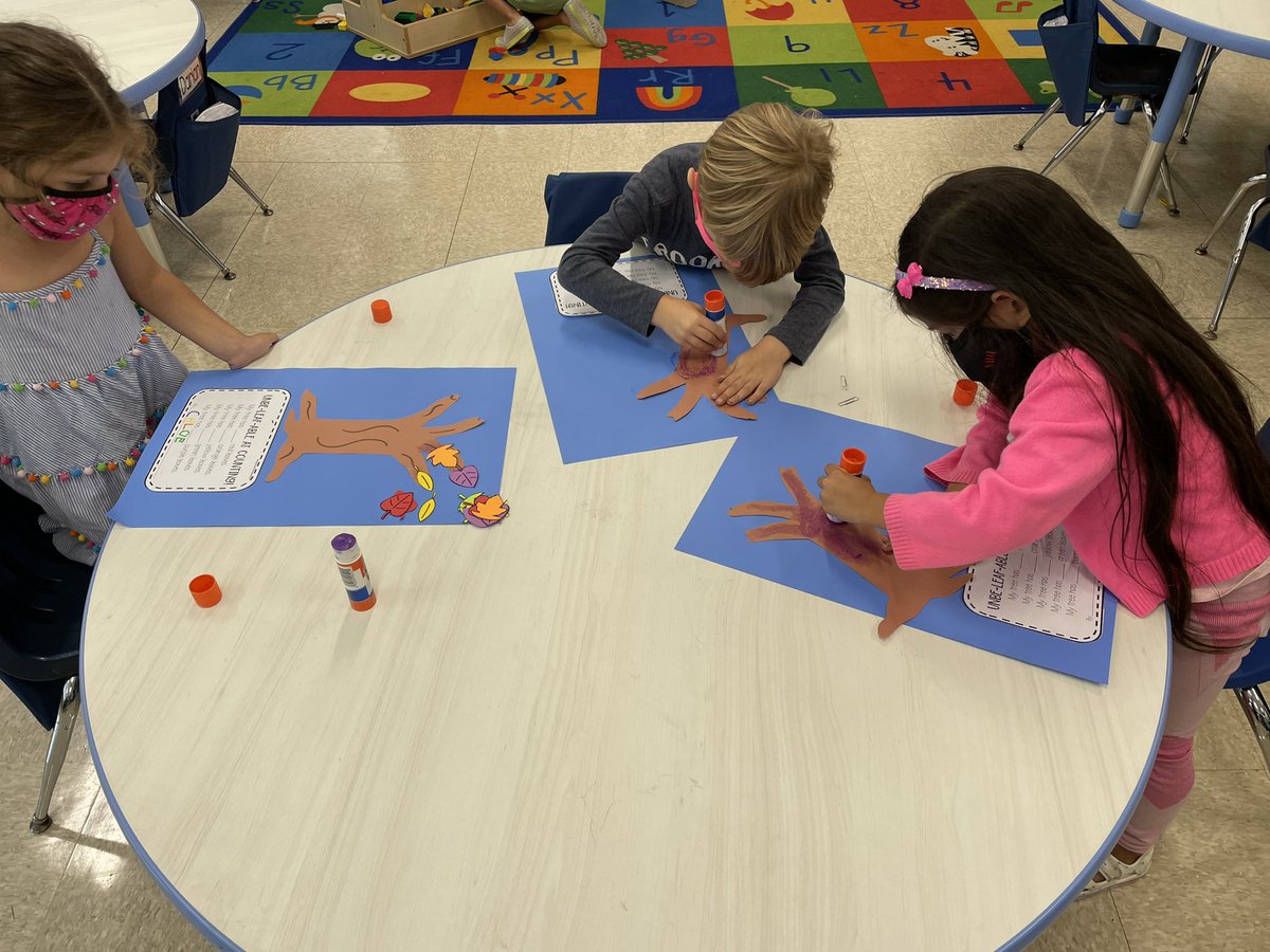 MsKallertEDU's tweet image. We are hard at work learning our center routines! #weelovecenters #weeworkhard @WeehawkenTSD @McginleyIsabel