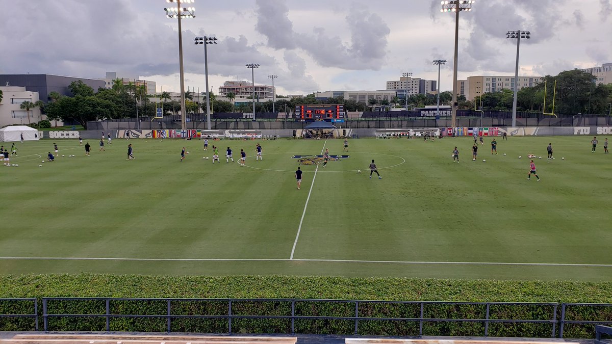 A Florida fight! @FIUMensSoccer welcomes in the Dolhpins of JU as the Panthers take the pitch for the final time before CUSA play. And it wouldn't be Florida if we didn't have a little rain. Kickoff is at 5 on https://t.co/WnNMFvirZK https://t.co/QpgmxpOXA8