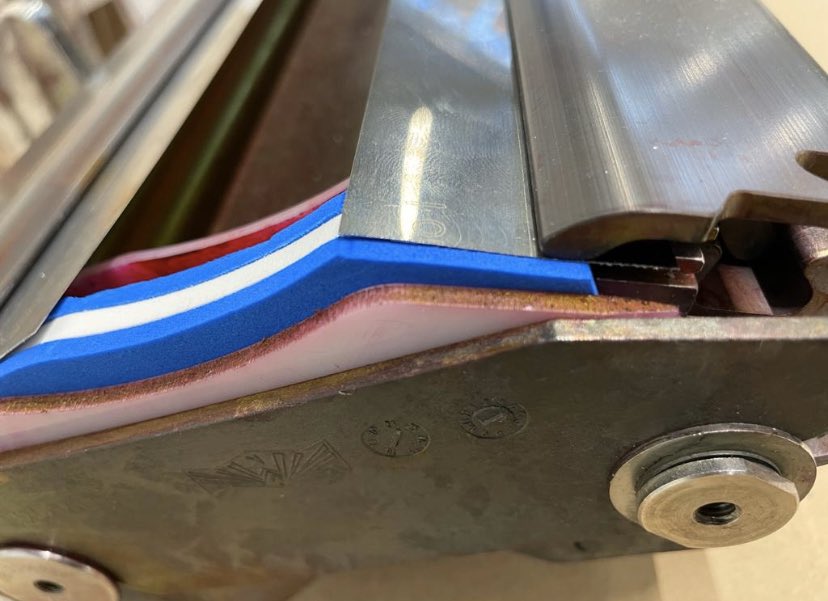 Very popular end seal with 5mm integrated core. In the picture you can see the seal model for W&amp;H Miraflex. We will be happy to make this model for your machine as well. Thanks to this seal, your machine will be able to print longer with zero ink leaks.