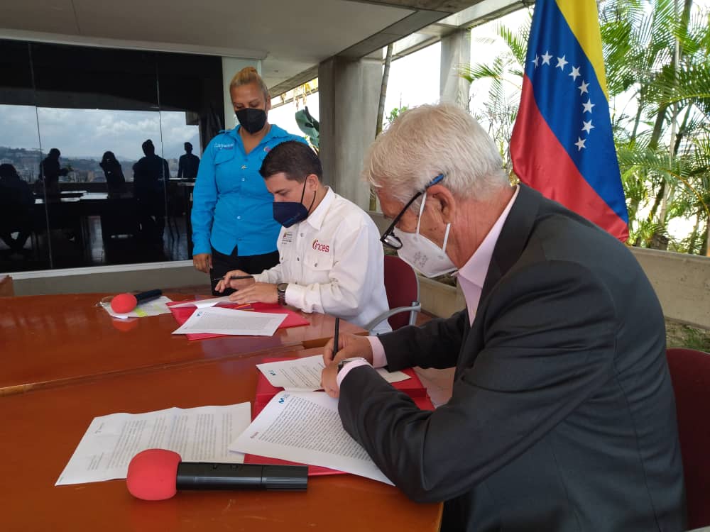 incessocialista's tweet photo. Inces y @fundacionTef trabajan juntos por la formación técnica de la juventud venezolana

Planes gratuitos de formación en el ámbito digital ya están disponibles en la plataforma Conecta Empleo
(Leer +) https://t.co/ggETo8kEmQ

#EnDefensaPorLaPaz 
#LaFormaciónTécnicaEsAhora https://t.co/EuOYI54d9c