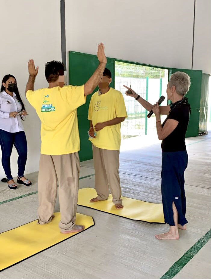 SESESP_QR's tweet photo. El @SESESP_QR y la @SSP_QROO estamos trabajando en atención a las personas privadas de su libertad para la prevención de adicciones y conductas antisociales, mediante la introducción del yoga en los centros penitenciarios de #QuintanaRoo. (2/2)
#PrevenirEsProtegernos https://t.co/7Kv7ePLOG3