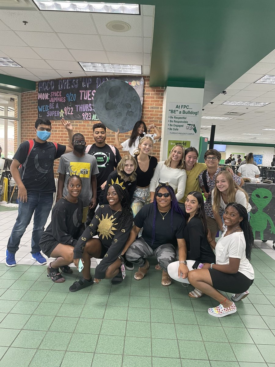 EvanaFretterd's tweet photo. Sun vs moon day @FPCHS was super shiny. #schoolspirit #FPChoco2021 tomorrow is superstar day! Let’s see what y’all got for that one! @FPCSGA @FlaglerSchools https://t.co/qN04HXHakD