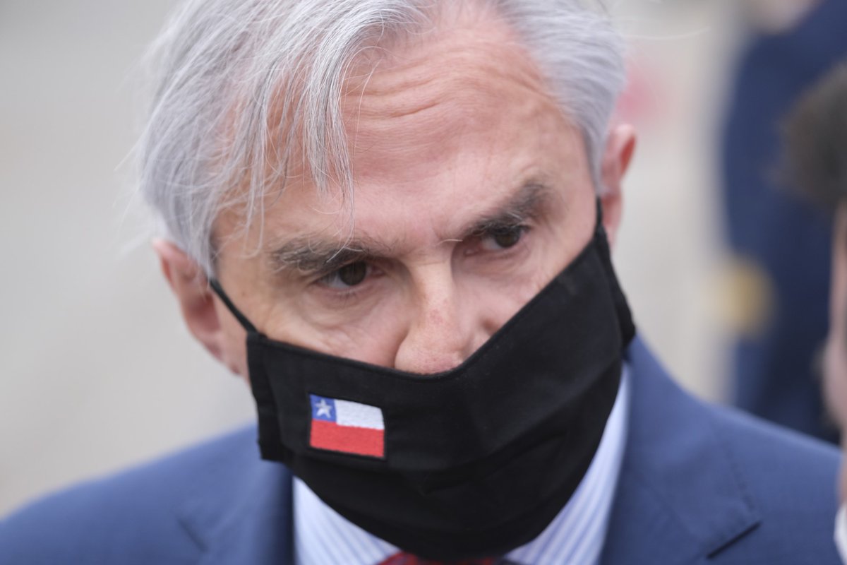 Senador Iván Moreira fue atacado con restos de orina y fecas en aniversario de la comuna de Hualaihué bit.ly/39x4urX