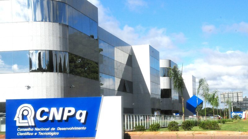 SBPCnet's tweet image. Bolsas do @CNPq_Oficial poderão ter primeiro reajuste em oito anos. Em reunião dia 15, Conselho Deliberativo discutiu utilizar parte dos recursos liberados do FNDCT para começar a corrigir a defasagem acumulada, estimada em 60%: portal.sbpcnet.org.br/noticias/bolsa…