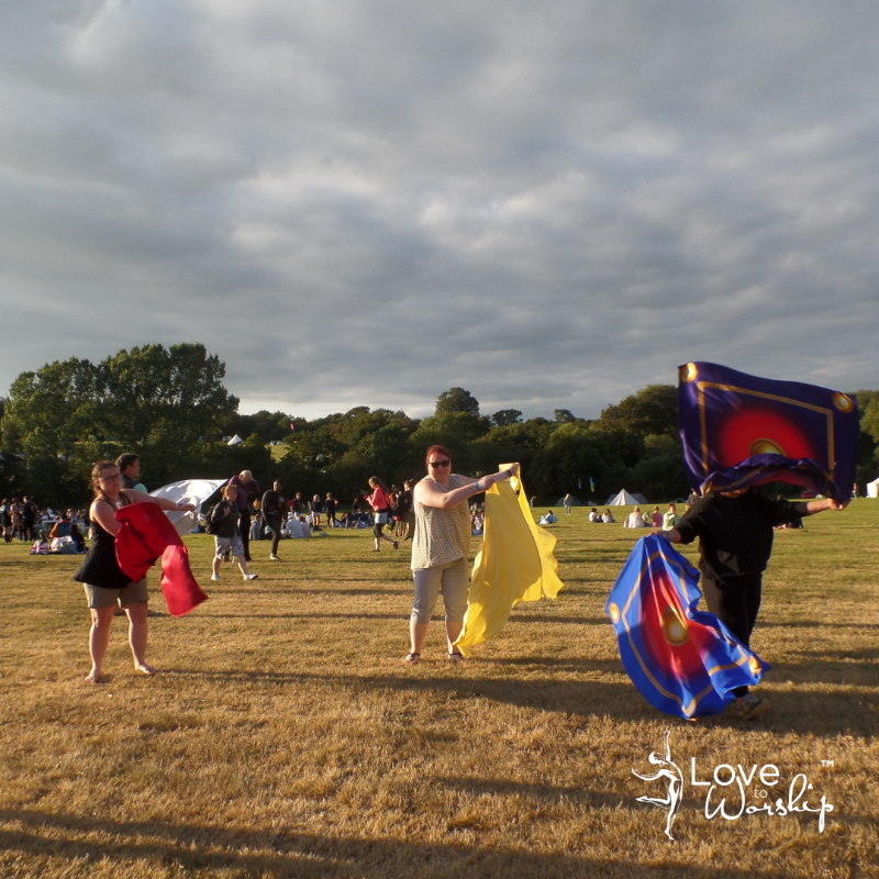 LoveToWorship3's tweet photo. Happy Tabernacles (מועדים לשמחה)
Remembering when Israel encountered G-d's presence in a tent - this is how worshipping at David's Tent UK felt this year.  We saw G-d move hearts to use new worship expressions and sending them to try our flags.   Thank you G-d!