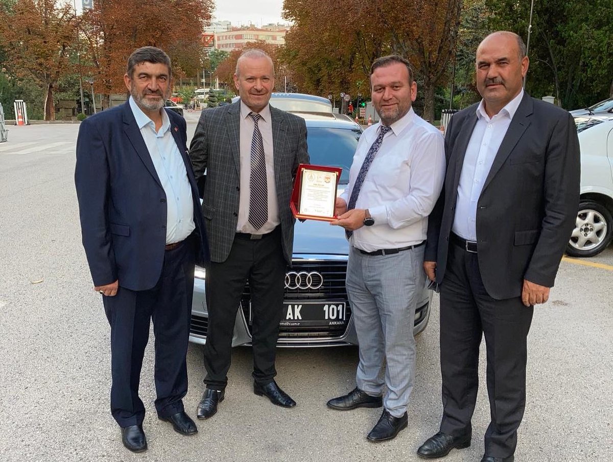 Savate ve Canne Federasyonu ile birlikte Ak Parti Grupbaşkanvekili, Çankırı Milletvekilimiz Sn. Muhammet Emin Akbaşoğlu'nu ziyaret ettik.

Nazik misafirperverlikleri için sayın vekilimize teşekkür ediyorum.