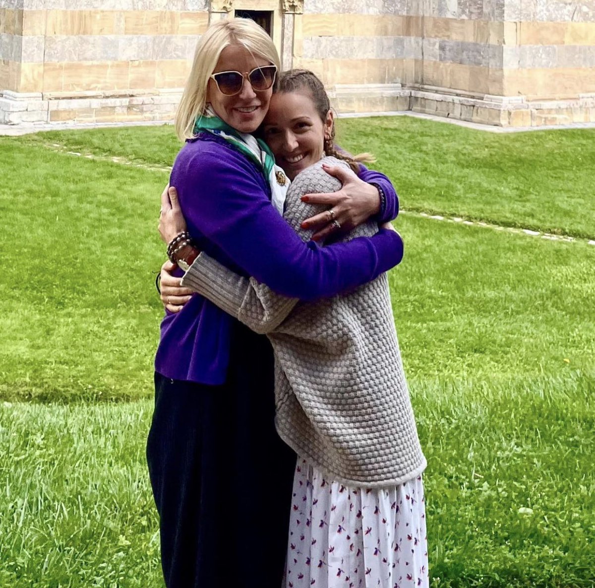 jelenadjokovic's tweet photo. Završilo se predivno putovanje i obilazak manastira na Kosovu i Metohiji. Sa njega sam ponela veliku ljubav i zahvalnost. ♥️🕯🙏 https://t.co/zKSAZfadoo 

@novakfoundation @AnaDivac @FondacijaDivac @jugoslavkaric @MohanjiOfficial https://t.co/LGu5NHPIm3