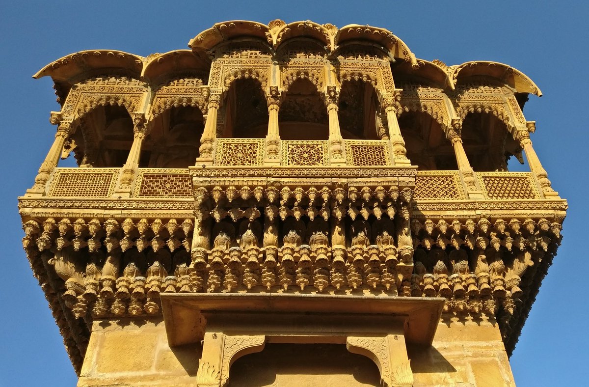 deora_shubham's tweet photo. A golden tale in the city of Jaislamer. 

February, 2020. 

#MotiMahal #SalimSinghKiHaveli #Jaislamer #Rajasthan #GoldenCity #Silkroute #February2020 #India #Heritage #Sandstone #DesertCity #Thar #Samdunes #Culturalheritage https://t.co/U5n5Jjd2it