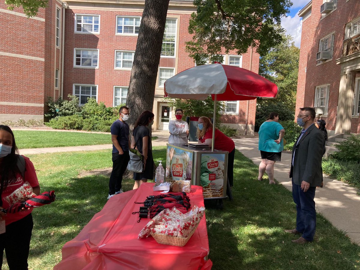UNLpda's tweet image. The first ice cream event of #PostdocAppreciationWeek was a huge success !
Join us for another ice cream on Thursday 23rd on East campus at 4pm in front of dairy store🍦
Please RT - share with postdoc of your department
@UNL_PSI @unlagrohort @IANRGlobal @CropsUNL @UNLEntomology
