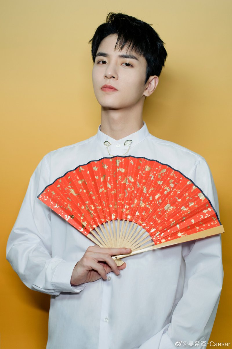 dramapotatoes's tweet photo. #CaesarWu shares new snaps for Mid-Autumn Festival yesterday

#wuxize https://t.co/lndyywAMLx