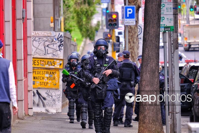 RT @aap_photos: Pix: Melbourne Covid19 Protests https://t.co/fWYlxeDQeq https://t.co/flbzqJjRag