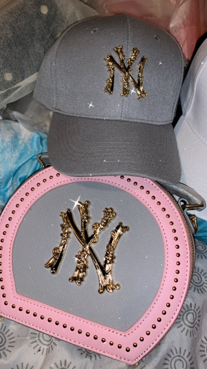 KezzyKollection's tweet photo. Pink and gray sets are also available?are you shopping or watching #2KDay #LGBTQIAsBeauty #addtocart #affordable #backtoschool #BlackOwnedBusiness https://t.co/47e7v3ey5M