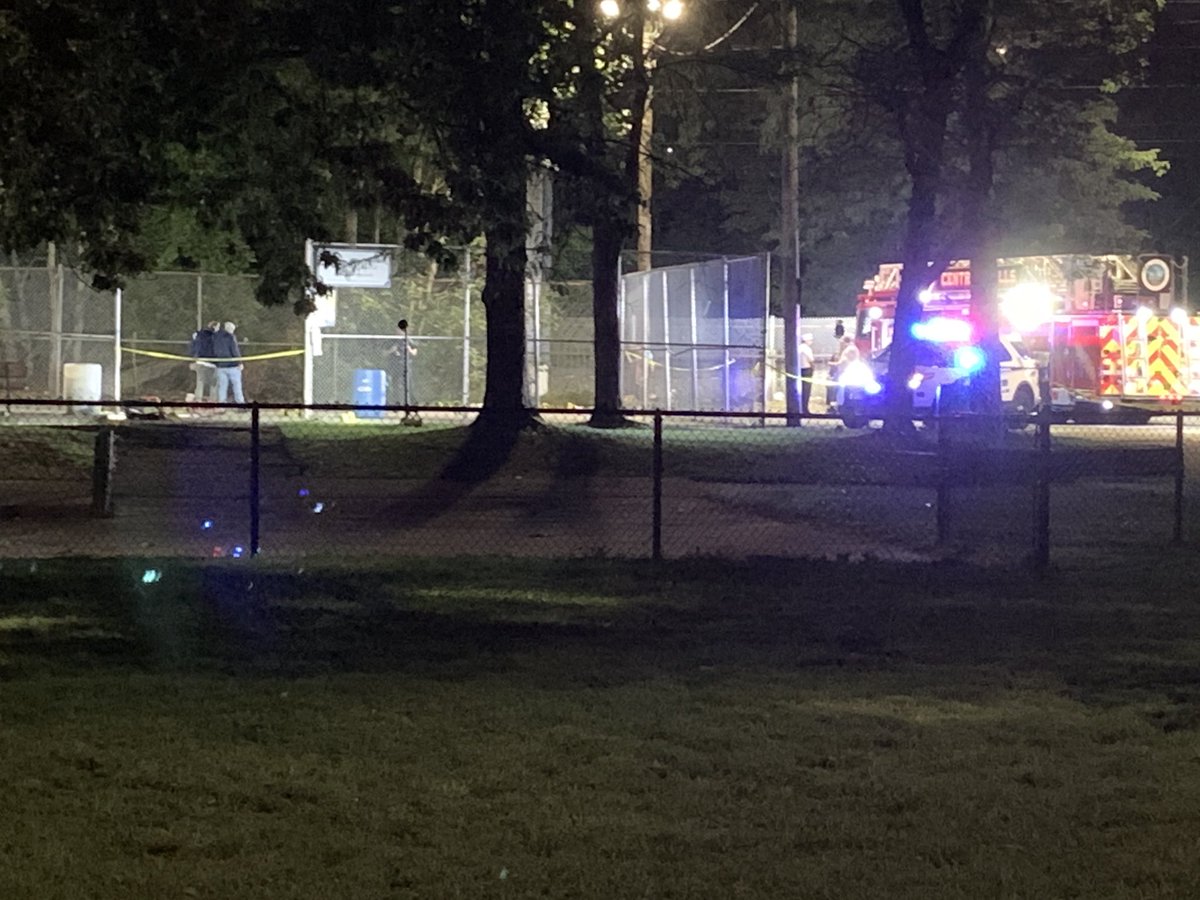 #BREAKING: Murder investigation underway in Central Falls after 2 men shot. 

It happened around 9p at Sacred Heart park. 

1 victim found at basketball court, other on Fales St.  Both rushed to hospital - 1 pronounced dead, 1 now in critical.  

No suspects. More on <a href="/NBC10/">NBC 10 WJAR</a> at 11