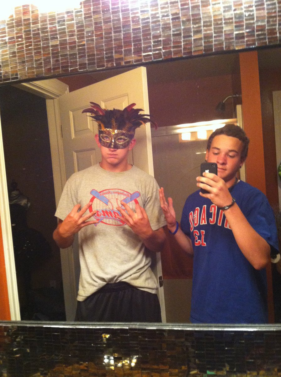 StraitOutTheLoo's tweet image. Happy birthday to an OG brother of mine!! @MachineGunHerb #GAINS #SM 

🤘🏼🎈