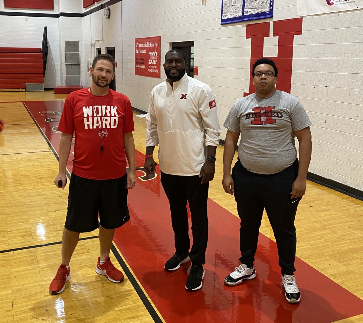 coachgrammer_'s tweet photo. Great having @MrReynolds25 from @MiamiOH_BBall in the gym this afternoon. Hoping some @HughesBoysHoops players get the chance to be future RedHawks some day. #D1Standard https://t.co/LQEp2jORES