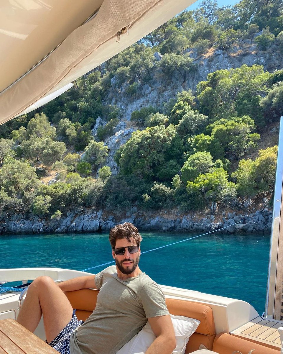 🎈 Na Turquia já é aniversário do nosso reizinho #AkınAkınözü. Nós do PHCBR desejamos ao nosso fav muita saúde e felicidades. Que o novo ciclo seja repleto de muitas alegrias e sucesso em seus novos projetos ❤️🎂🥳🍻

#AkınAkınözü