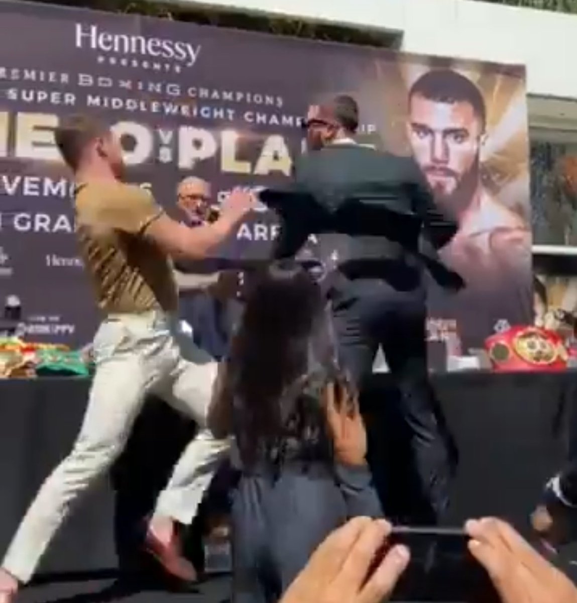 MacMallyMMA's tweet photo. A story in 4 parts. #CaneloPlant https://t.co/nMjOQS8msA