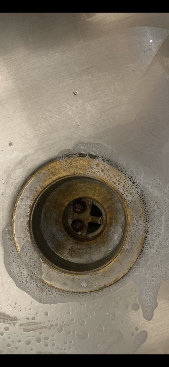 AFreshBreezee's tweet photo. GHETTO SINK DESIGNER 👩🏽‍🎨 #HAPPYNEWYEAR #roshhashanah #yomkipur #singer https://t.co/NZYLC5tQ5E