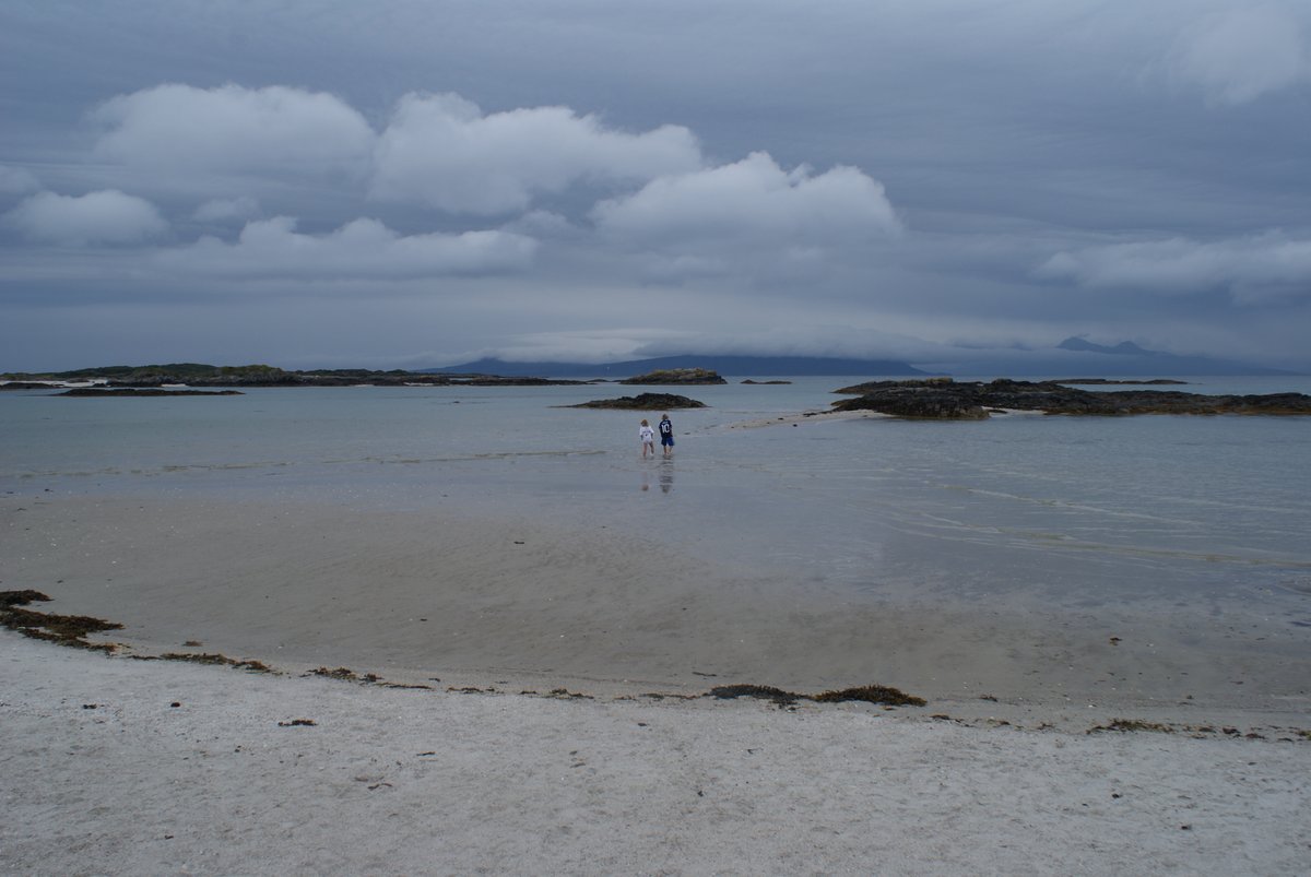 gerryelma's tweet photo. #BitsOfScotland
My American grandkids enjoying an Arisaig beach as dusk approaches. https://t.co/JuImLkaFer