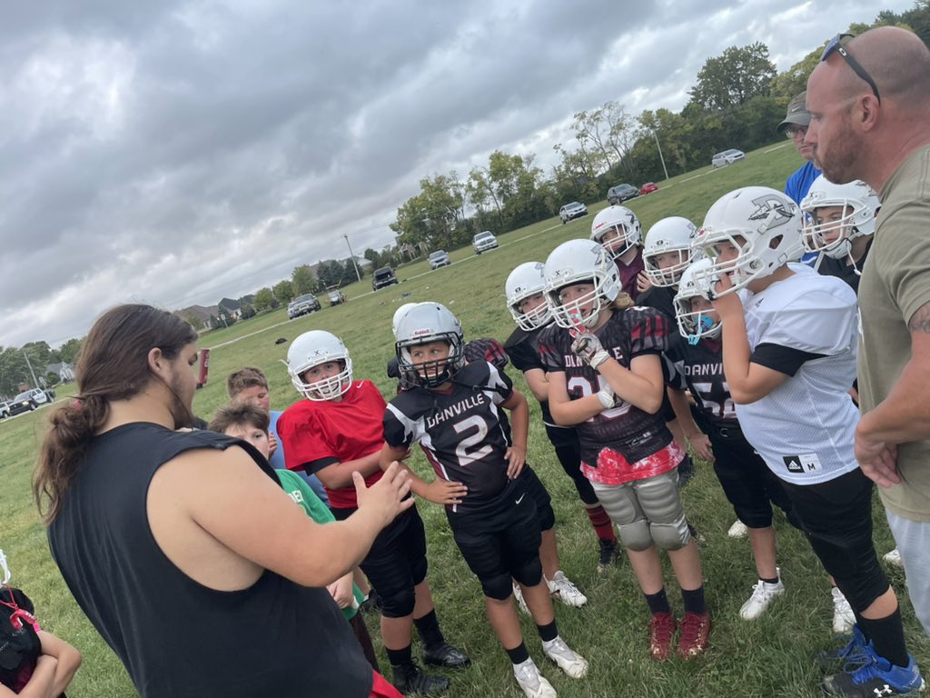 HCWarriorFB's tweet photo. With the @SagamoreConf playoffs kicking off this week, our Seniors have been eager to visit our @DJFLWarriors teams. Planting trees of knowledge and investing in the future of Danville Football! #ProgramGoal2 #FutureFridayNightWarriors https://t.co/zNzxQQU6OH