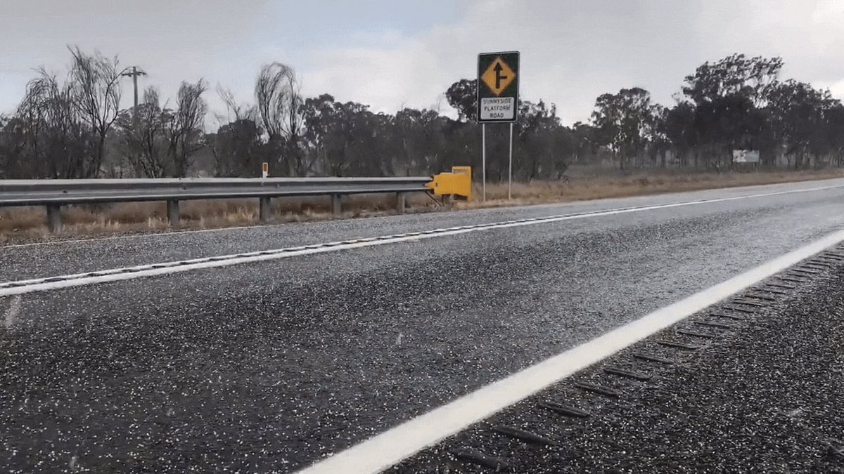 CQDeano's tweet photo. @Tim_jbo @rowandean A good article for #iceagewatch 
@pwafork @RitaPanahi 

‘Winter blast’ delivers snow to southeast Queensland, as gales blow through https://t.co/HYd7czKeph https://t.co/g0zugnMuSe