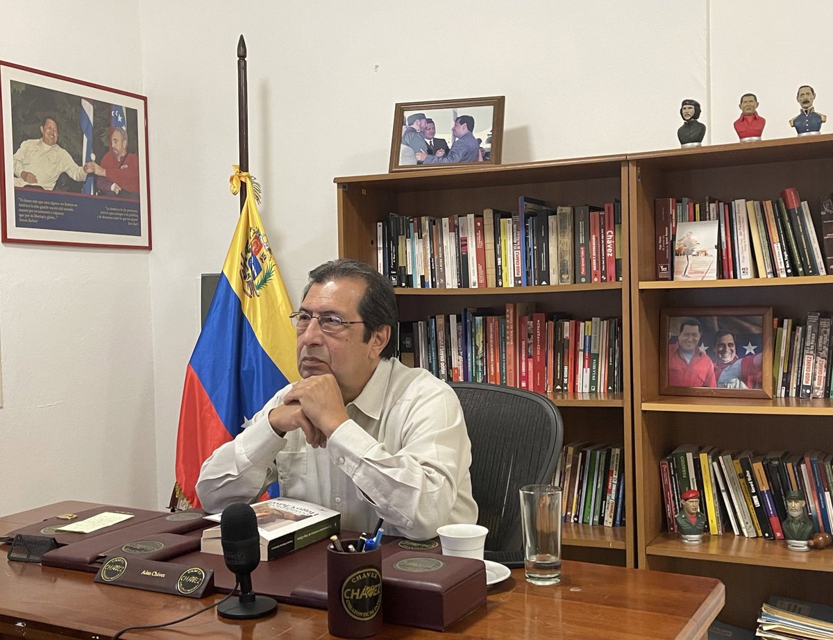 Adan_Coromoto's tweet photo. #AHORA | Participamos,  junto al Cro. Pdte @NicolasMaduro, en la instalación del Comando de Campaña "Aristóbulo Istúriz"; rumbo a la victoria del Pueblo venezolano el domingo #21Nov. Juntas(os) Venceremos!! https://t.co/jOFZT7cftB