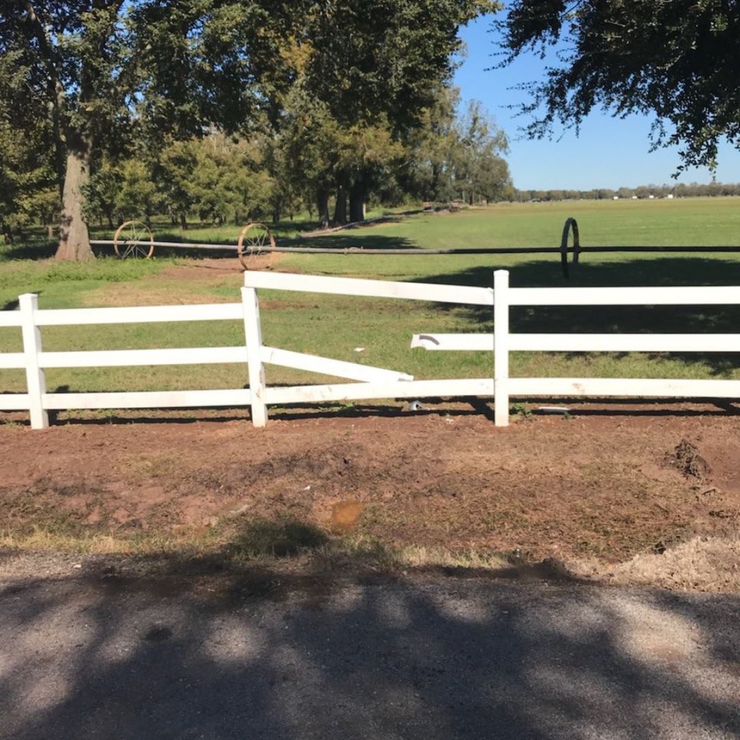 Derby_Fence's tweet photo. You know it's time to ditch the PVC and invest in durable material when your fence ends up like that. 😳

Get in touch with our team at 847-680-1550 to determine what would be the best fencing option for your needs! #pvcfence #livestockfarming #barnproblems https://t.co/olkUw42miA
