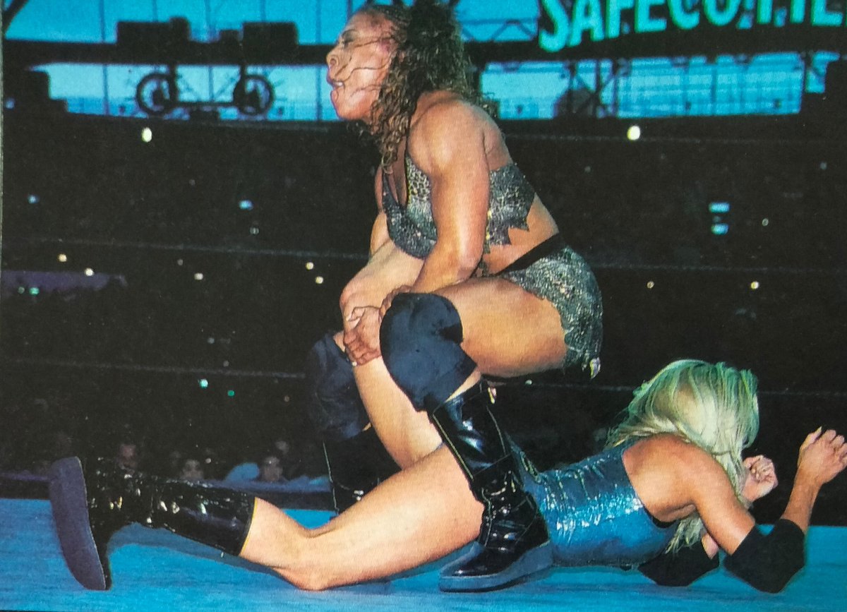 Jazz locks in the half-crab on Trish Stratus during the triple-threat match for the WWE Women's Championship at Wrestlemania XIX.Trish would rebound to defeat Jazz and Champion,Victoria for her fourth reign as WWE Women's Champion https://t.co/ThwbygTqoa