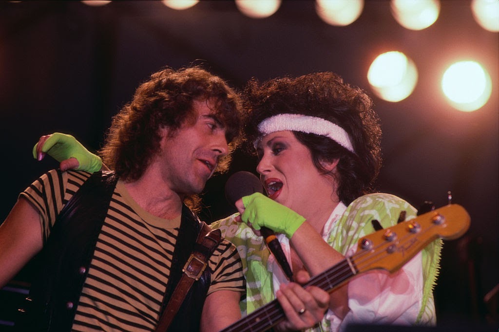 Starship's tweet photo. Tag someone who looks at you like Grace and Pete look at each other!
Photo courtesy of Getty Images.
#Starship #StarshipControl #RockNRoll #RockMusic #The80s #Classic80s #80sMusic #GraceSlick #PeteSears #TagYourBae https://t.co/HRo3TMXYB5