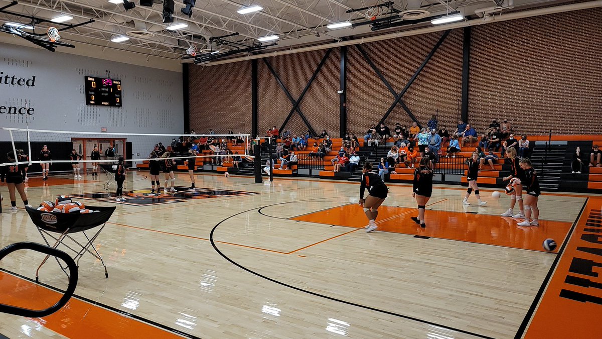 BRENLEF7's tweet photo. Nighthawk Volleyball! @HanoverHS #hpsdawesome https://t.co/oG3F8XwBN2