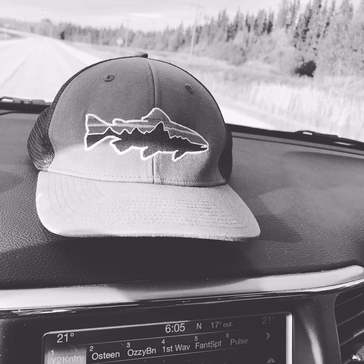 PlettLaura's tweet photo. Tis the season to head my favourite direction. Shout out to Ryan for flying the farm solo while I get my guide on. #north #guidelife #momguide #badweektobeamoose https://t.co/yYMgNIRwBA