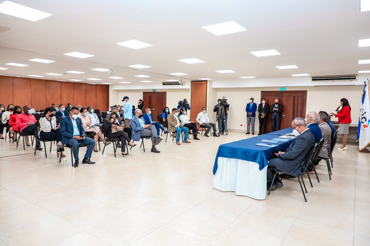 Suscribimos un acuerdo histórico que busca transformar los gobiernos locales, tomando como centro a las personas.
#AcuerdoMunicipalidad 
#AcuerdoMarco