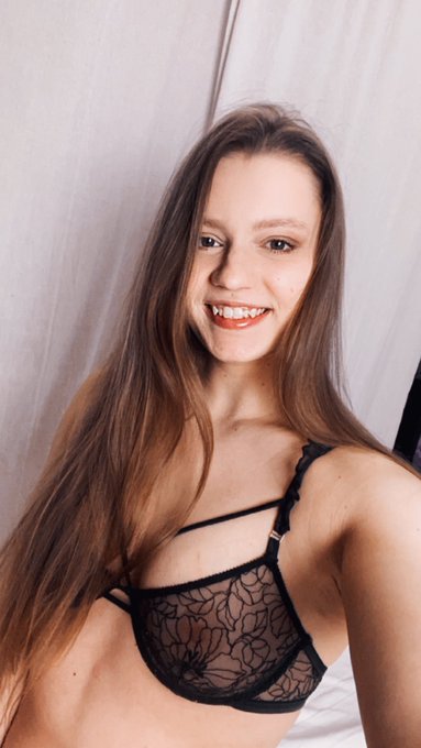 Guess who&rsquo;s coming back tonight!  Online in 2 minutes 🖤 https://t.co/G6sifcAMKO https://t.co/0Qu82Pt<a href="/tag/mvsales"class="tags"><span>#mvsales</span></a>