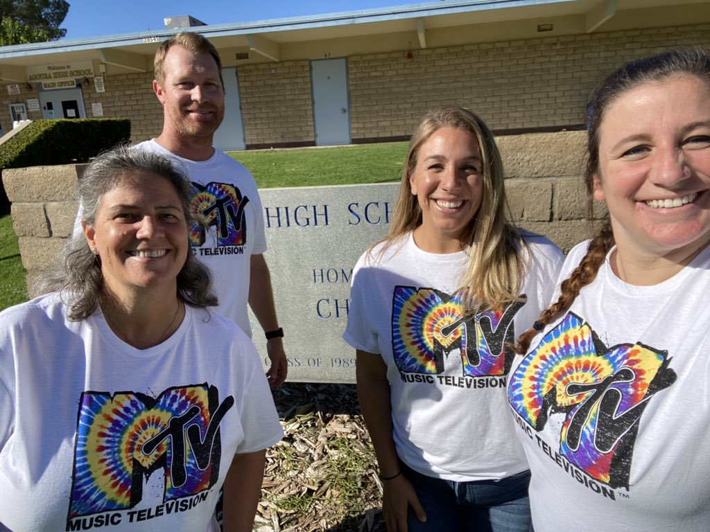 Twin day at <a href="/AgouraHS/">Agoura High School</a> with the best team there is! Go Chargers! 💙⚡️
