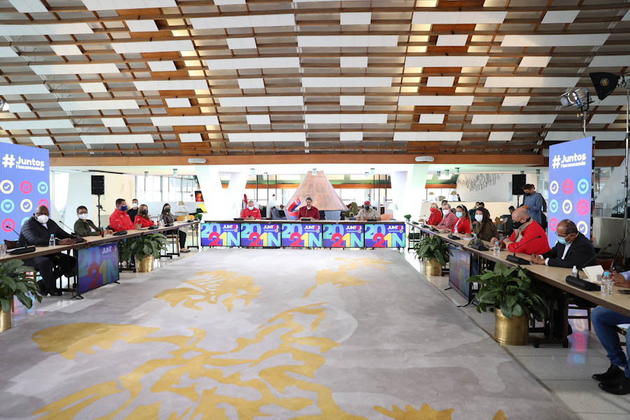 "Ya le tocará al Comando de Campaña salir al encuentro con todos los venezolanos, con todos los barrios y comunidades, con todos los sectores, es por ello la conformación de todos los equipos" Pdte. <a href="/NicolasMaduro/">Nicolás Maduro</a>

#EnDefensaPorLaPaz