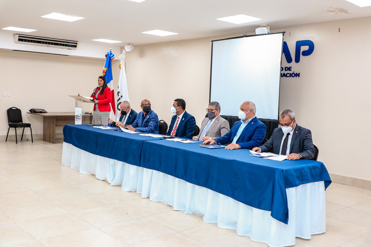 Todo el equipo de la OGTIC estará disponible para acompañar a los gobiernos locales en la transformación digital, con miras a mejorar sus servicios en beneficio de la gente.

#AcuerdoMunicipalidad 
#AcuerdoMarco