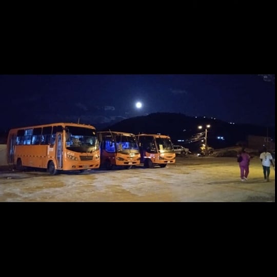 coobup's tweet photo. 🚌🚍 Desde #COOBUP despedimos el Martes con estas fotos y agradecemos a nuestros usuarios por preferirnos. 
Feliz noche para todos! 🌃🌉
#urbanospereira #Pereira #COOBUP #nochedemartes https://t.co/GDc8VOoeJf