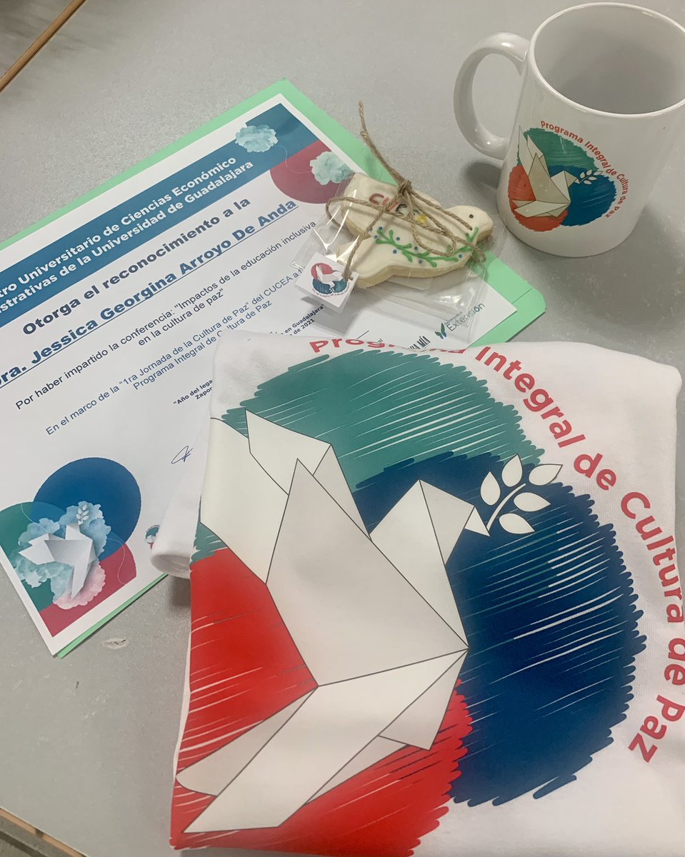 Jessica_de_anda's tweet photo. Días como hoy disfruto mucho mi trabajo en  @CUCEA_OFICIAL  porque tengo la oportunidad de colaborar con iniciativas que promueven la inclusión y la cultura de paz. Hasta mi kit me tocó . #DiaInternacionalDeLaPaz https://t.co/acY7MKJiO1