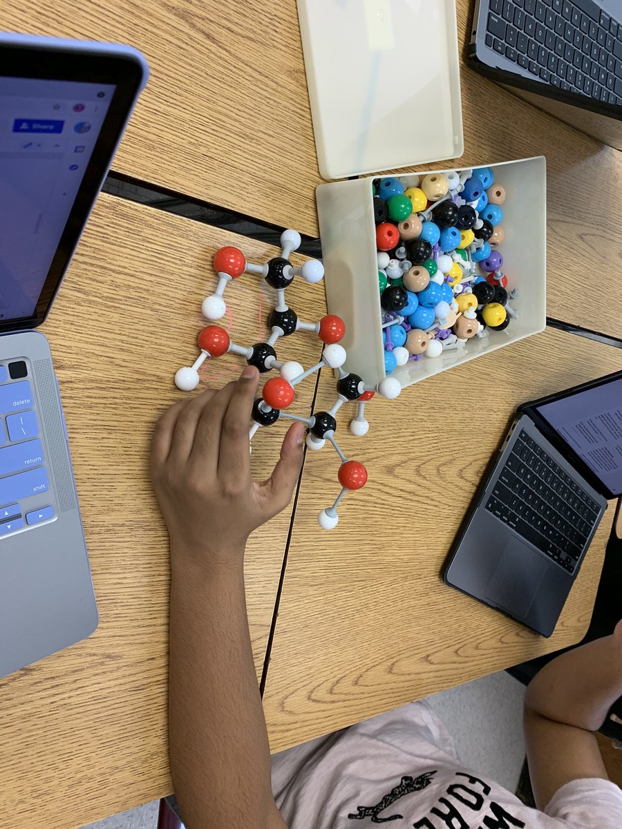 CilluffoKate's tweet photo. Students assembling #monosaccharides and #polysaccharides to help them visualize biological molecules. This activity will help them design experiments to test for these molecules and gather #evidence for their #sciencemodels https://t.co/PvqJNBg1nF