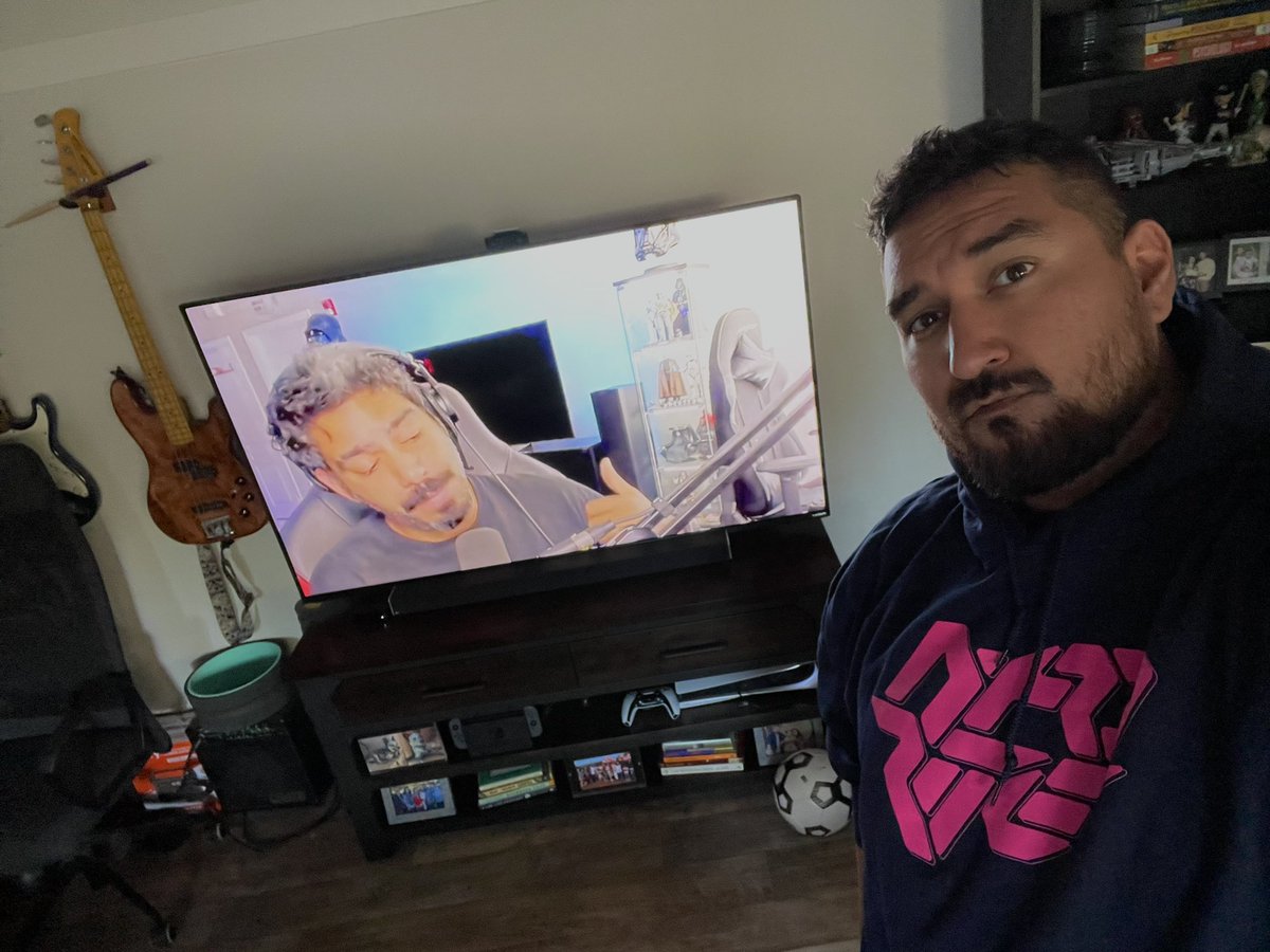 identity0tweets's tweet photo. Finally got my #nitrorifle hoodie! shout-out to @TheAndyCortez. Ready to click some heads https://t.co/4r9pb9cQG0