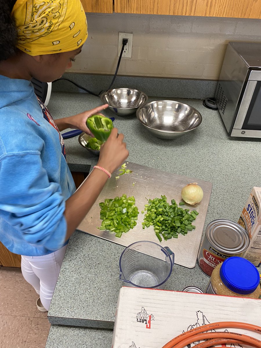 ECHS_Bucs's tweet photo. EC Culinary hard at work! https://t.co/OEG33E5NNx
