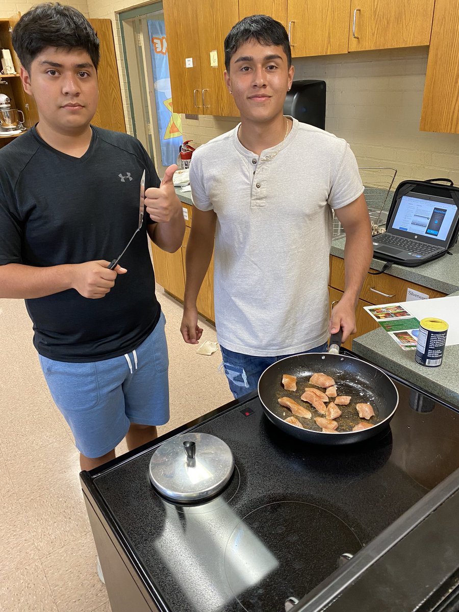 ECHS_Bucs's tweet photo. EC Culinary hard at work! https://t.co/OEG33E5NNx