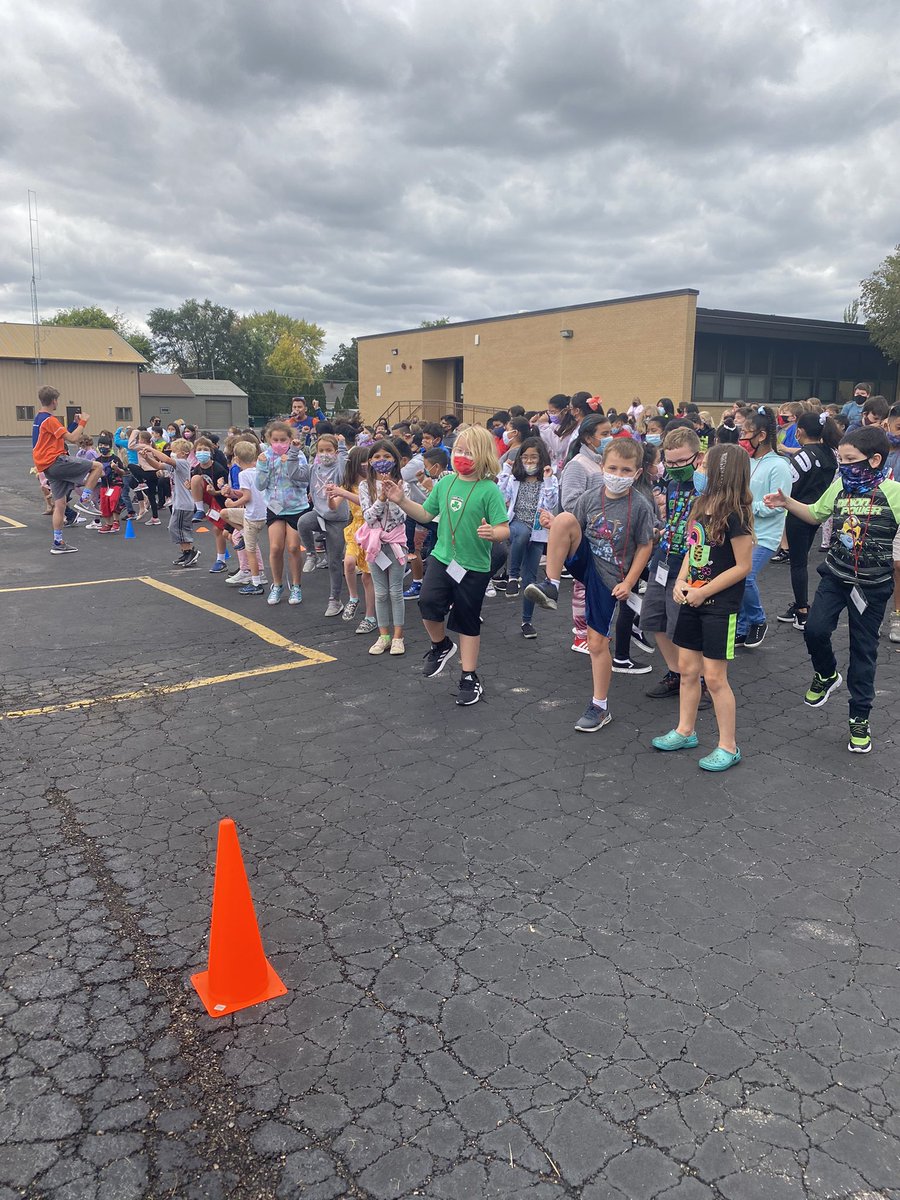 MrsNelson_d118's tweet photo. Apex Kick Off! Ready to have fun with this FUNdraiser! @WaucondaGS118 #wgs118life #thirdgradegeckos https://t.co/Z3R1vwneeq