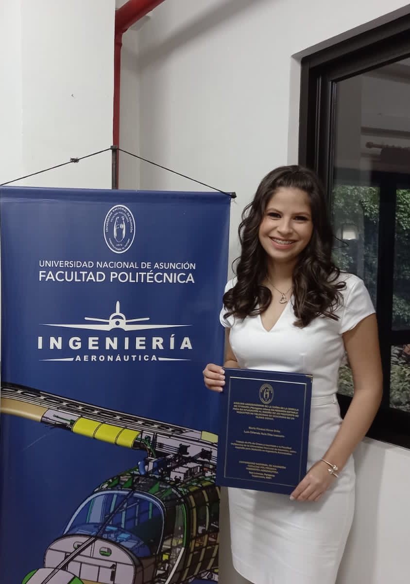 gabisosatorras1's tweet photo. Acaba de culminar su defensa, se convierte así en la primera Ingeniera Aeronáutica de Paraguay 👏🏻🇵🇾 

Felicidades @MapiRivas https://t.co/DPCZ3gxJxn