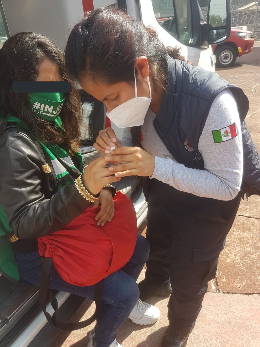 Migue_GomezR's tweet photo. Atención en los centros de #VacunacionCDMX #continuamos @AlcaldiaAO @PCAlvaroObregon @SGIRPC_CDMX @C5_CDMX https://t.co/R5mhrypnqP