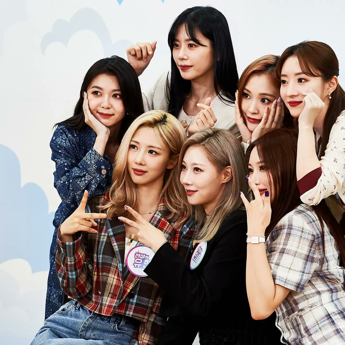 legend__2021's tweet photo. 차세대 예능돌! 🌠드림캐쳐🌠가 출연하는 
💖전설의 연습생💖 오늘 오후 6시!
MBC Plus 유튜브 채널 
올더케이팝(ALL THE K-POP)에서 공개! 🎊

#드림캐쳐 #지유 #수아 #시연 #유현 #다미 #한동 #가현 
#Dreamcatcher #인썸니아 #InSomnia 
#소녀시대 #SNSD #써니 #순규 #ALLTHEKPOP #올더케이팝 https://t.co/p9c51wqt0n