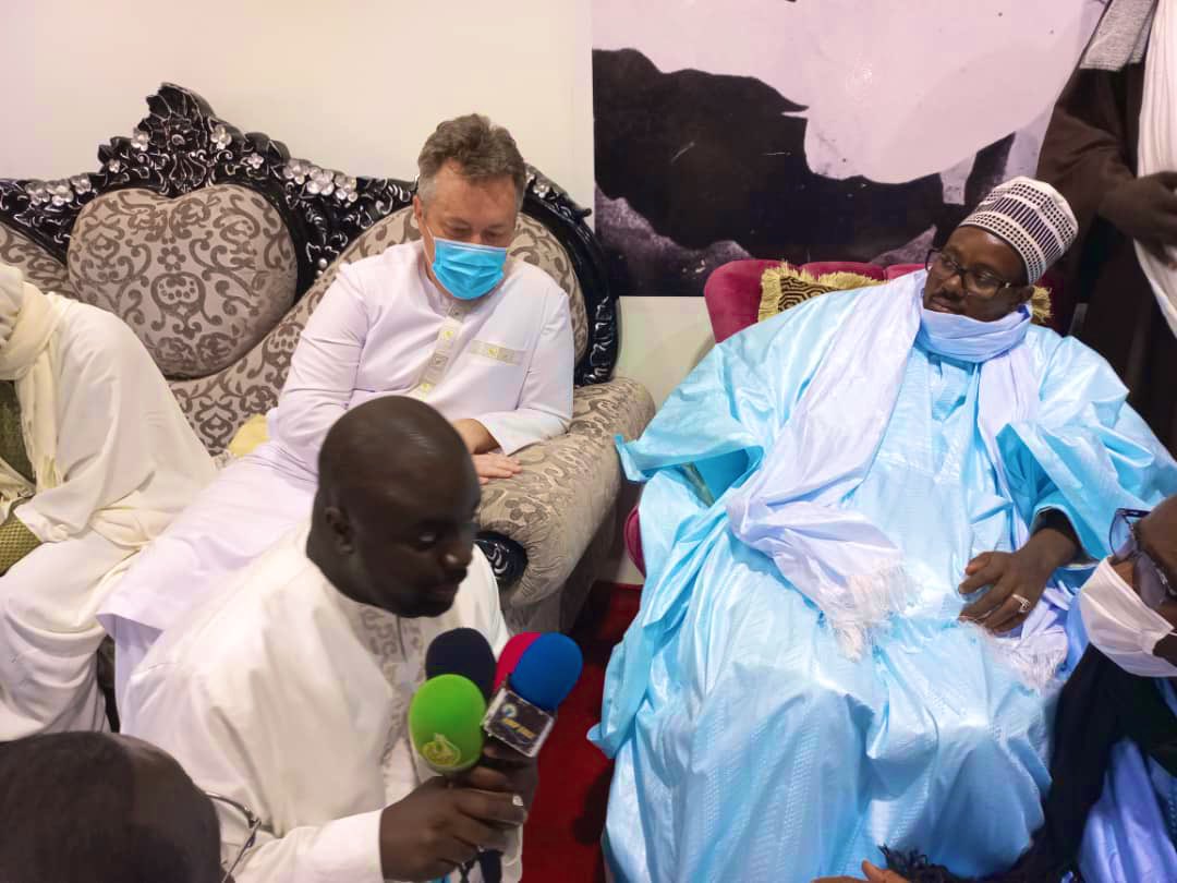 PhiPrudent's tweet photo. Aujourd’hui #TotalSenegal a rendu visite au #Khalife Général des #Mourides à #Touba. Malgré l’effervescence et les préparatifs du #Magal, nous avons reçu un formidable accueil. Nous repartons avec toute la bénédiction du Khalife. Respect pour cette grande communauté ! #Sénégal https://t.co/RvfOtDomG7