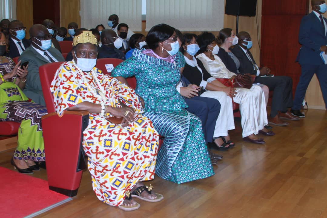 GKAFANA's tweet photo. J'ai reçu le Rapport 2020 du CNHD, sur les Droits de l'homme en Côte d'Ivoire.
J'ai fait cas des progrès réalisés dans le domaine de la santé avec la construction en cours de centres de santé et le renforcement des infrastructures socio-éducatives. https://t.co/FnncE7uZnX